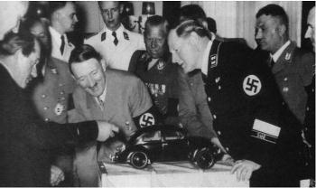 Adolf_Hitler_et_Porsche2.jpg